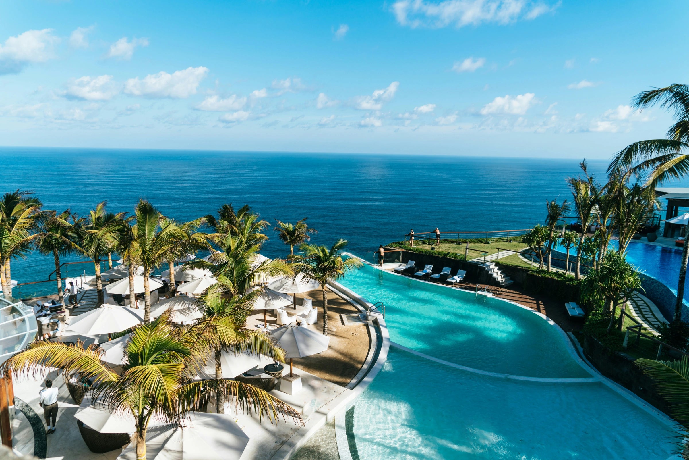 Cliffside infinity pool overlooking the ocean